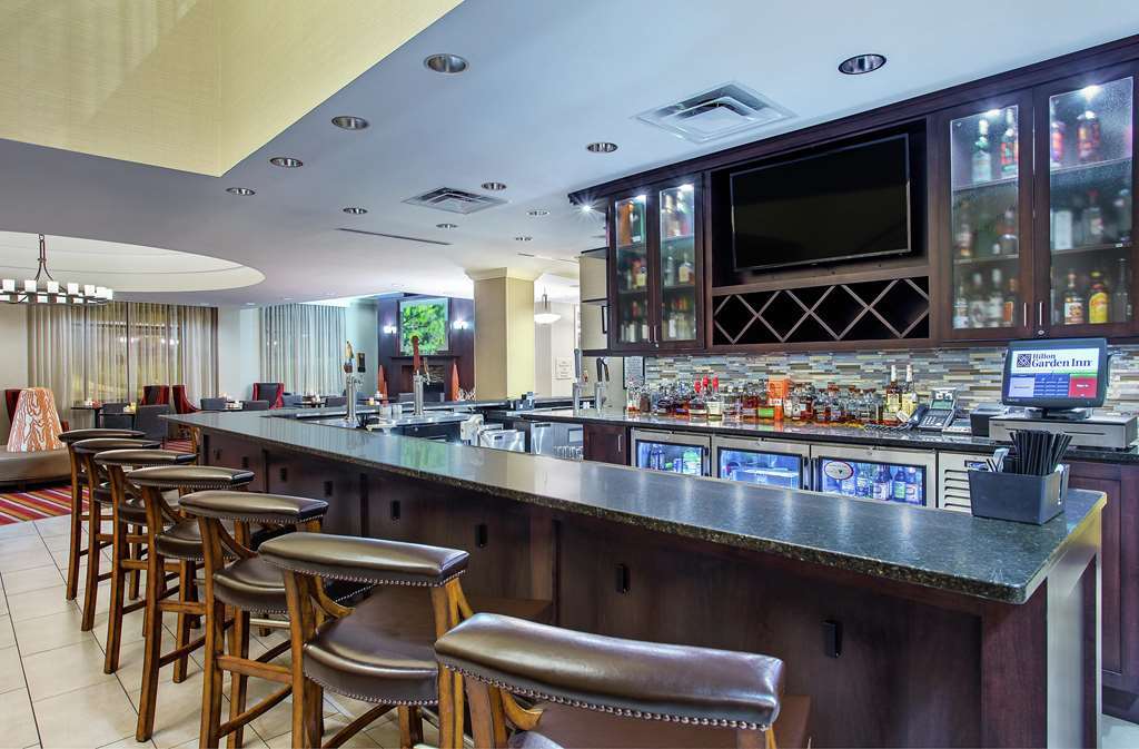 Hilton Garden Inn Пайквилл Ресторан фото